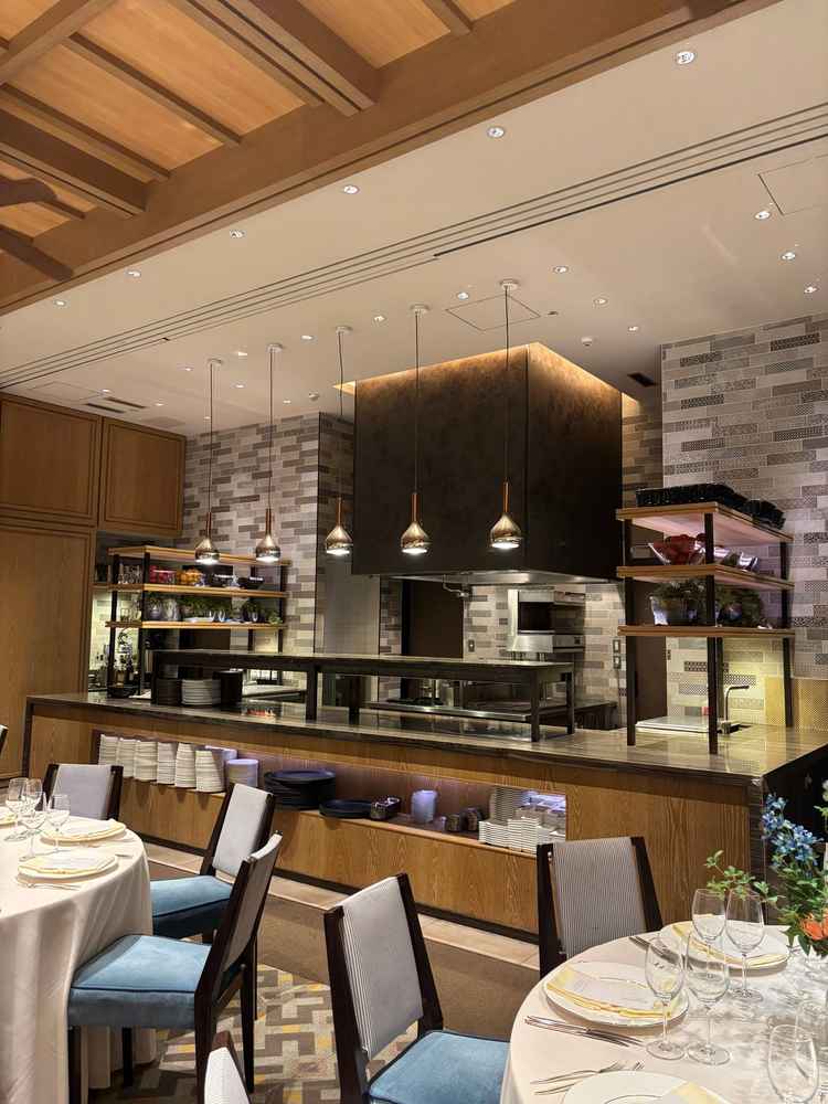 披露宴会場のオープンキッチンが広々としていて魅力も伝えて頂きよかったです