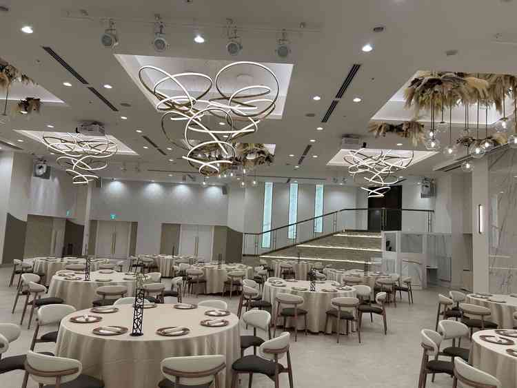 披露宴会場のフィガロはコンコードとは違った雰囲気で部屋全体が洗練されていて綺麗でした。