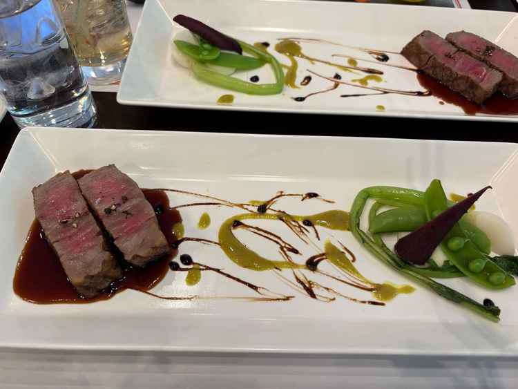 試食のお肉料理