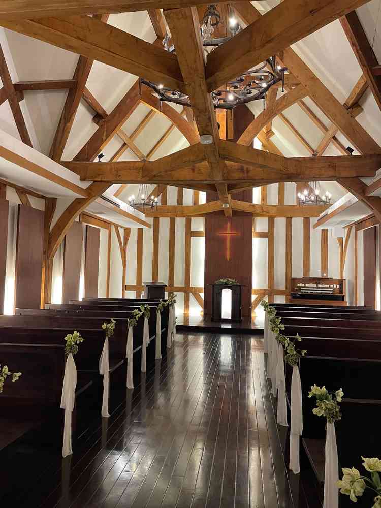 幻想的な雰囲気を思わす洋風のチャペルは素晴らしかった。キャンドルの装飾も写真で見たが可愛かった。