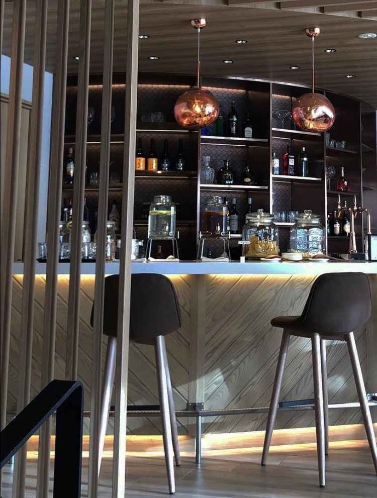 チャペルの隣の待合スペースの雰囲気