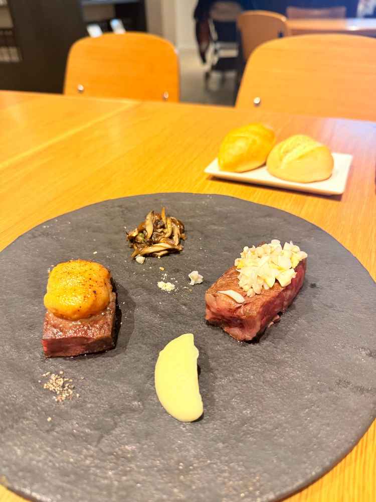 試食会で4種類(純白、山吹、若草と朱)の和牛ステーキを堪能。和とフレンチの融合で特別感を感じました。