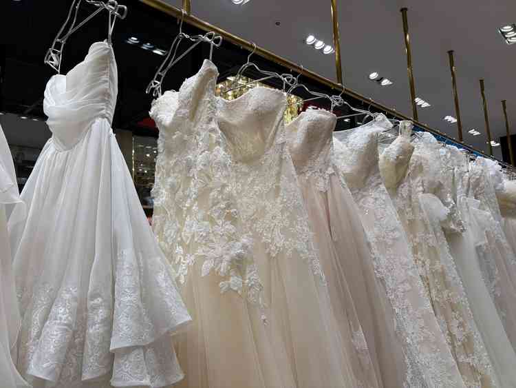 ウェディングドレスの種類が豊富でした。カラードレスも多数取り揃えられていました。