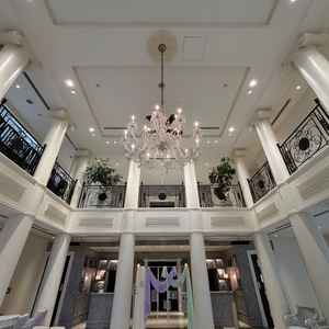 ロビーの写真。吹き抜けで広く感じて良い。