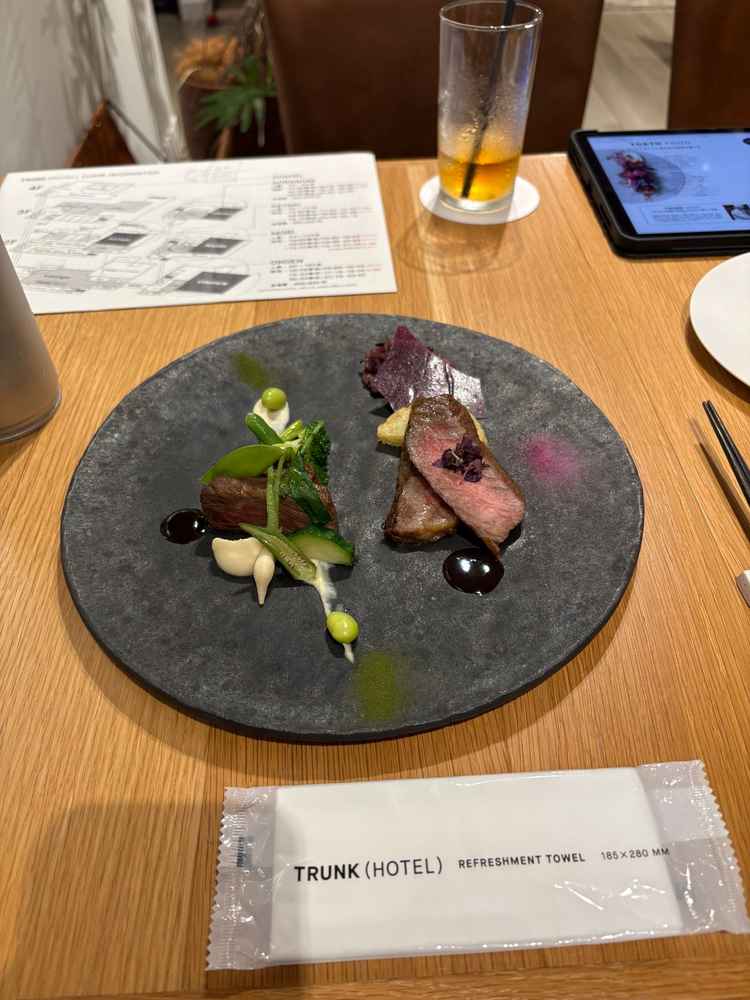 試食の牛ステーキ4種食べ比べのうちの2種