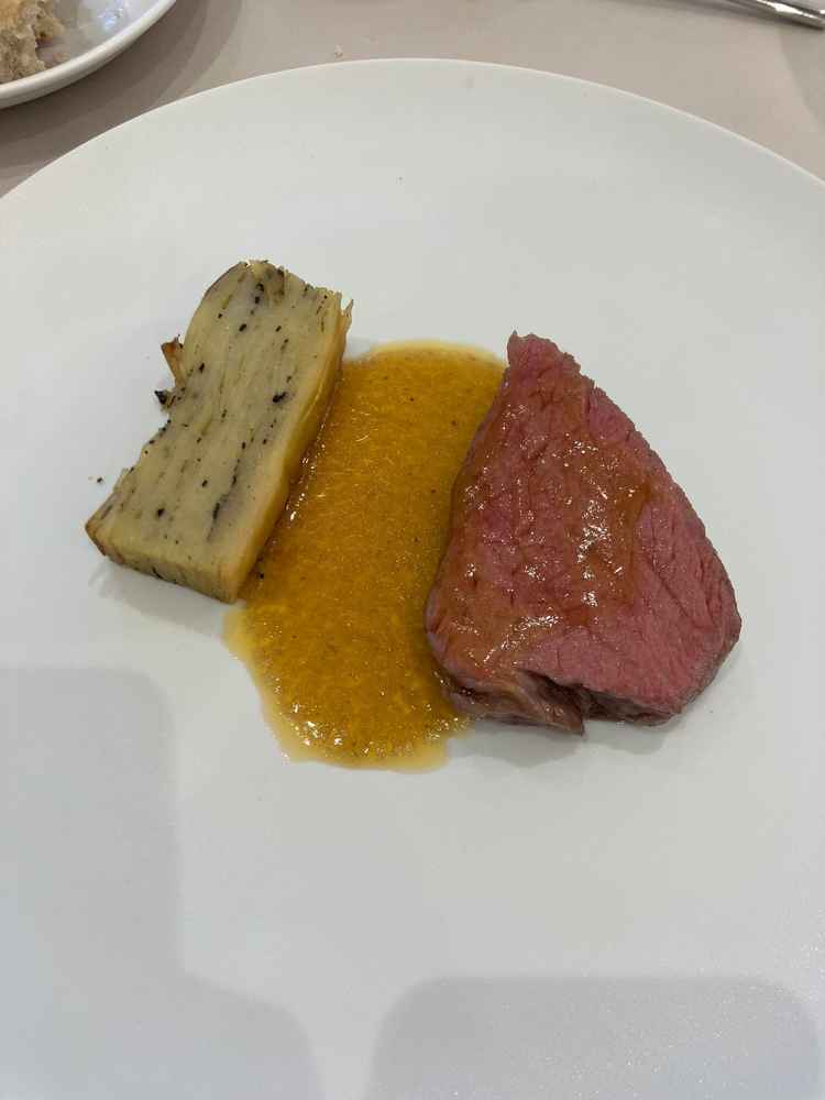 メインのお肉も非常に柔らかく美味しかったです。