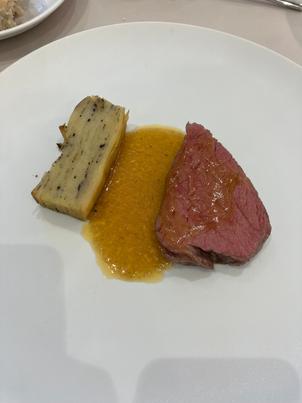 メインのお肉も非常に柔らかく美味しかったです。