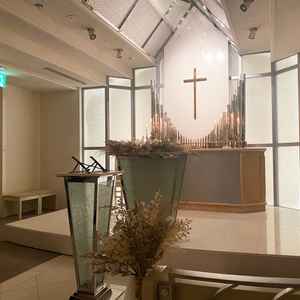 明るく清楚なチャペルで厳かさと温かさを感じられる空間でした。