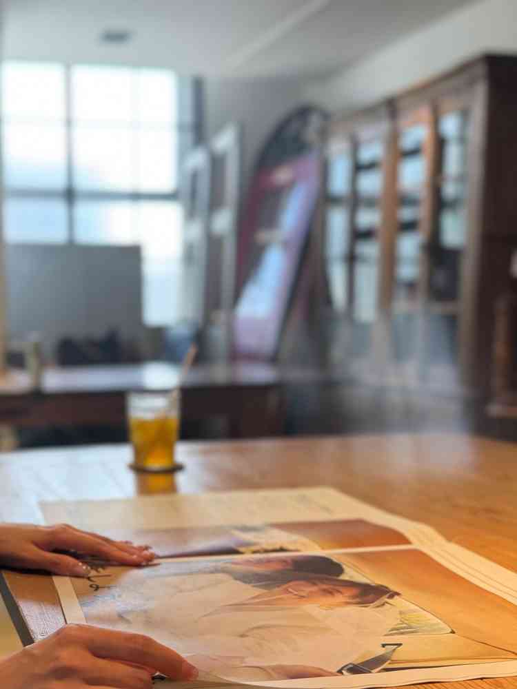 ウエディングサロンはアトリエのような雰囲気でどこにもないオシャレさを感じました。