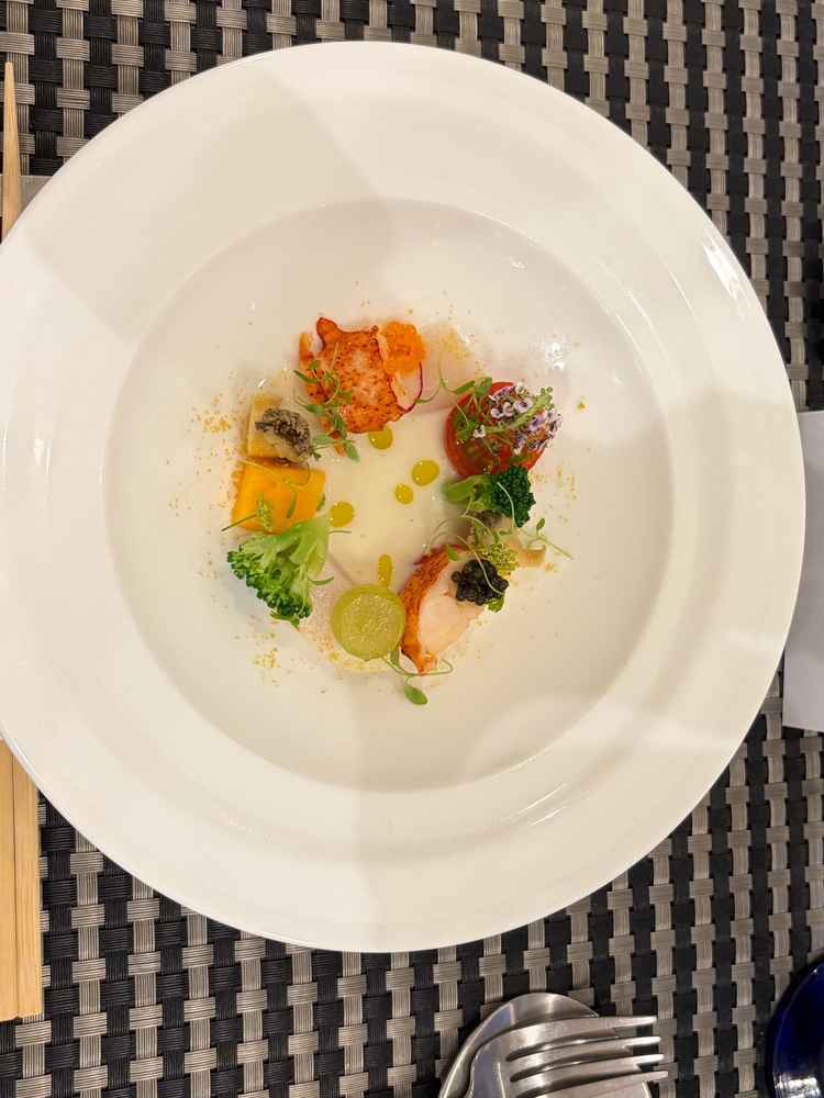 夫と2種類食べ比べをさせて頂き、同じ具材を使ってるのに少し変えるだけで味が全く違く、美味しかった