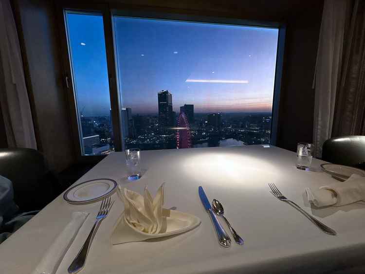 みなとみらいの夜景を見ながら試食出来ました