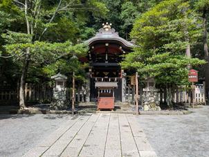 鶴岡八幡宮写真スポットの一つ。いくつも写真スポットあり、挙式当日は時間多めに取って頂ける点はgood