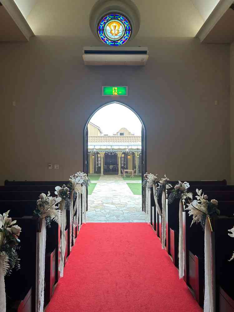 チャペルの出入り口から広がる景色