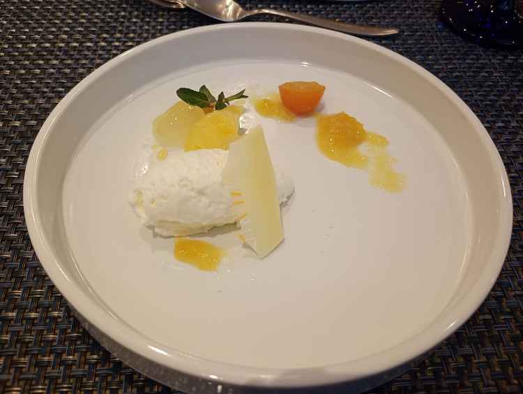 デザートの色合いも可愛らしく美味しかったです