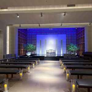 チャペル。ライトの色は青以外も選べるそう。