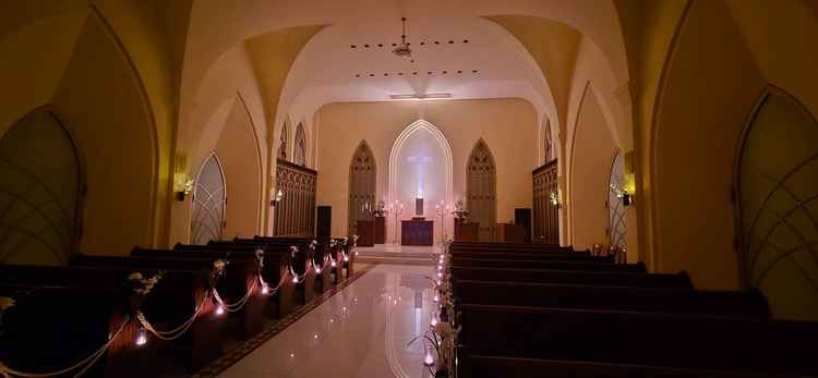 チャペル。照明を暗く出来る。