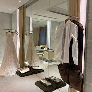 新郎新婦の待合室の写真です。当日の撮影映えもよさそうでした。