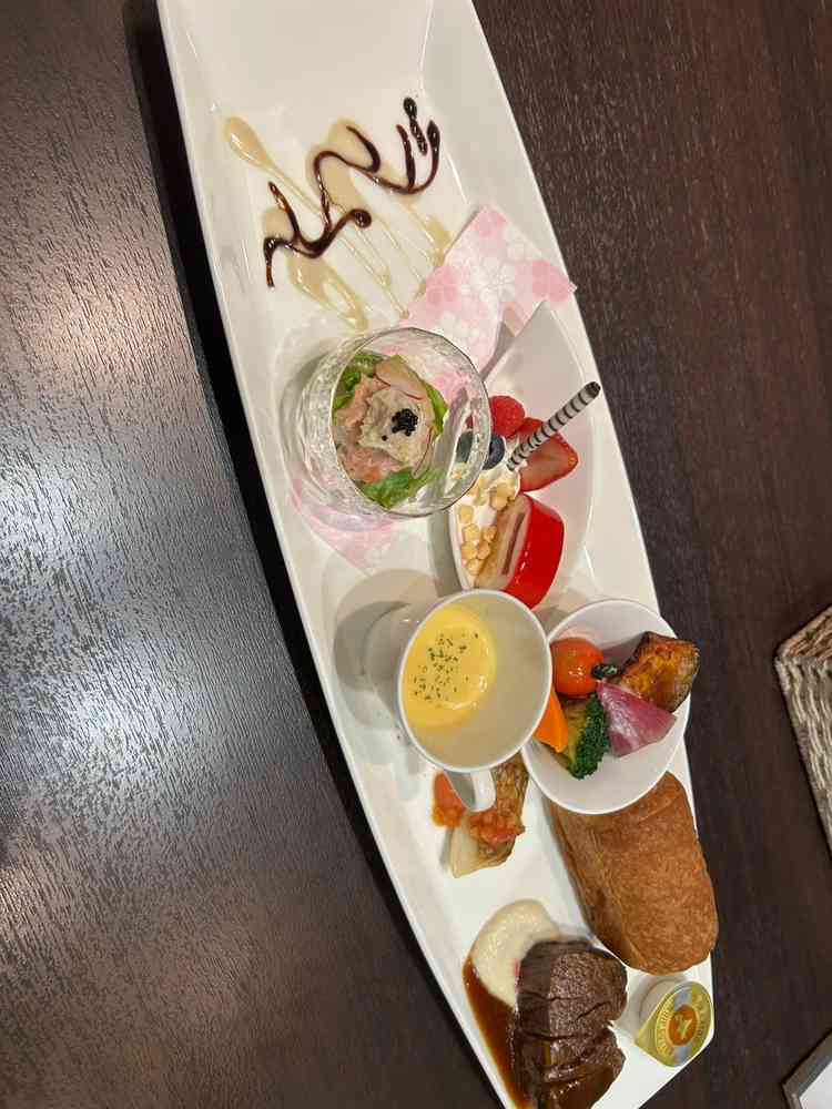 新郎側にフェアで試食としていただいたコース料理の一部です。