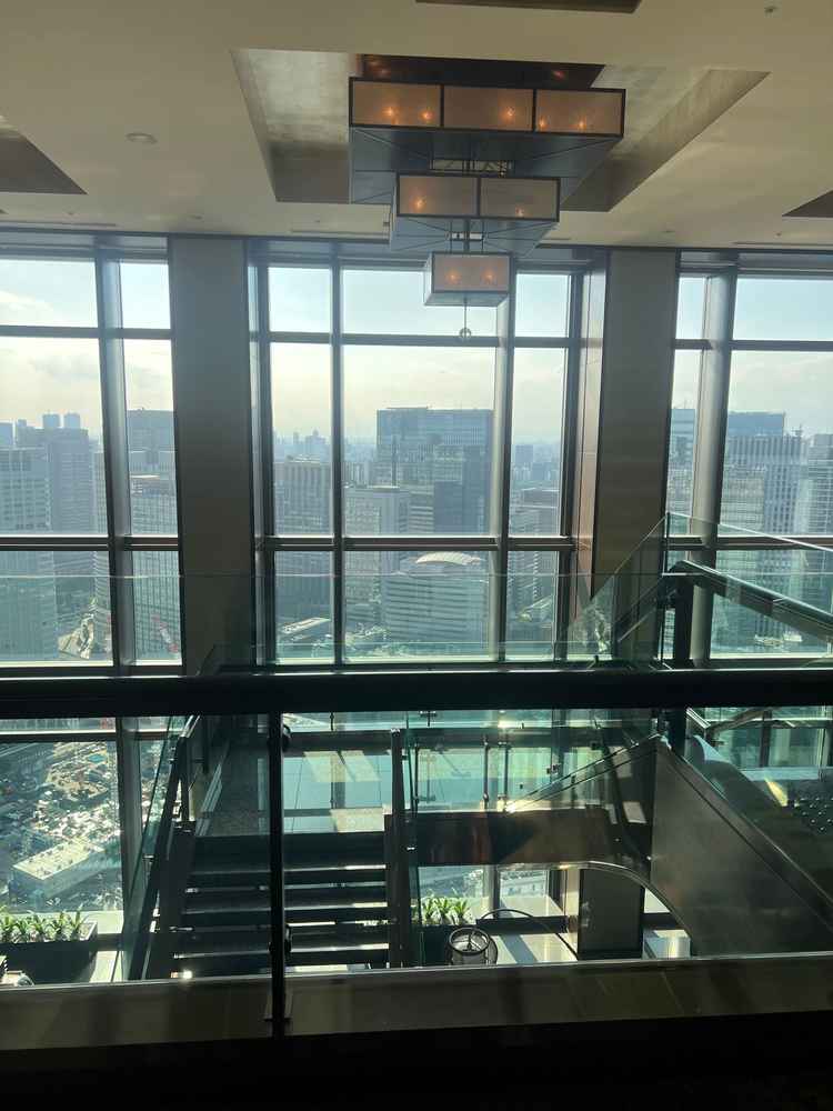 大きな窓から見渡せる日本橋の景色に感動しました。