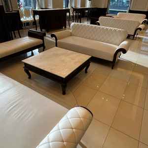 待合ロビー。かなり広い空間で、ゆったり寛げそう。