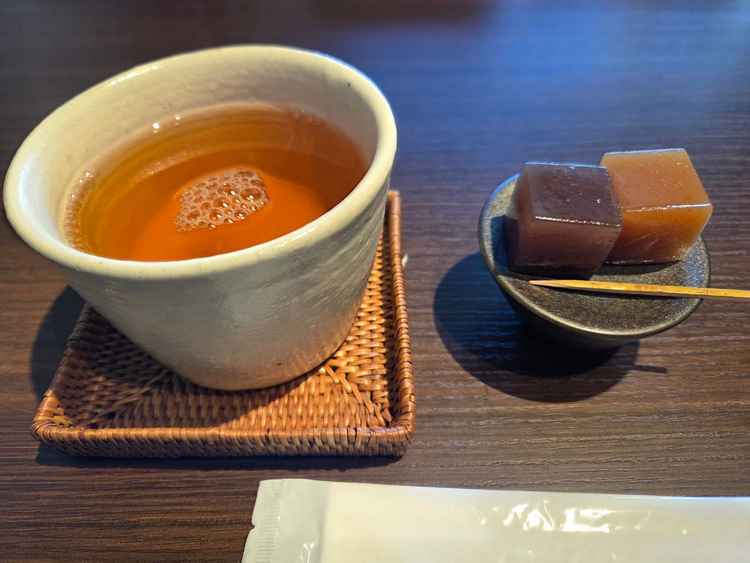 試食の後に、デザートをいただきました。羊羹、どら焼きでした。特にどら焼きがほのかな塩味が最高！