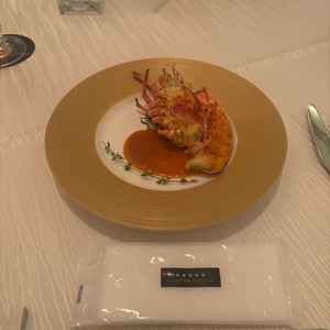 オマール海老の料理。試食にも関わらずボリュームがありました。味も美味しかったです。