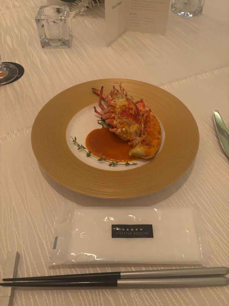 オマール海老の料理。試食にも関わらずボリュームがありました。味も美味しかったです。