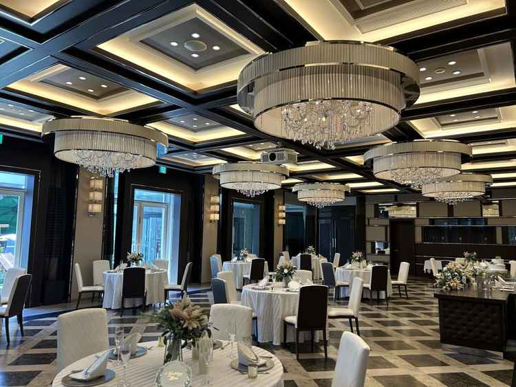 設備が豪華で、自分達の結婚式のイメージにも合っているような空間でした。