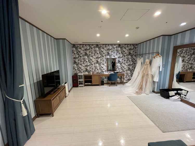 新郎新婦の待機場所も広くて綺麗