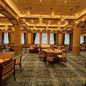 大人数の会場はすごく品があって広すぎず狭すぎずちょうど良さそうでした。