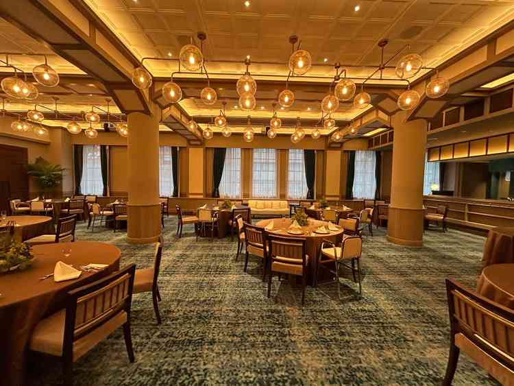 大人数の会場はすごく品があって広すぎず狭すぎずちょうど良さそうでした。