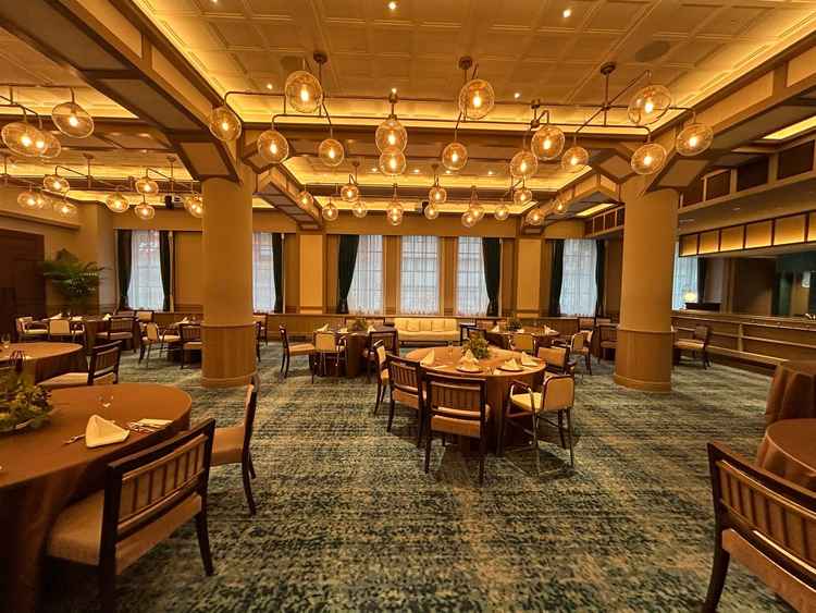 大人数の会場はすごく品があって広すぎず狭すぎずちょうど良さそうでした。