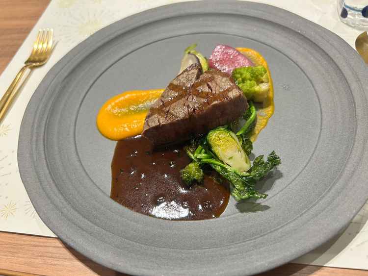 試食で頂いたステーキ。とても美味しかった。