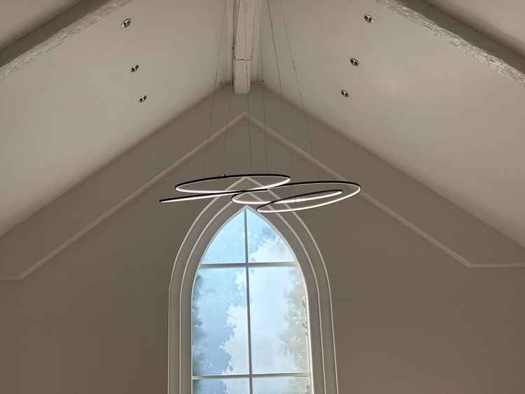 チャペル内の照明もこだわっていました。2人の輪が一つになるというイメージらしいです。