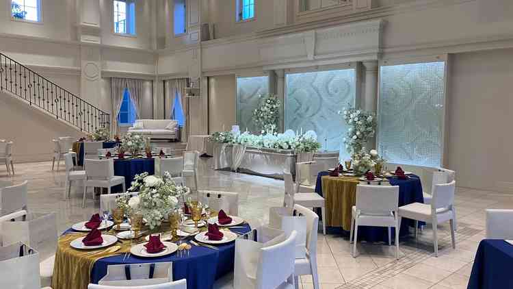 披露宴会場も階段を降りてすぐ隣で移動が少なく、他の参列者と被らないように工夫もされていて、とても良い