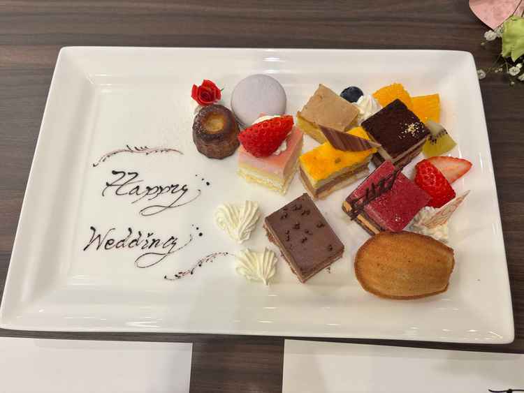 お休みの日の為、お料理は無かったそうでスイーツを頂いたのですが美味しかったです！