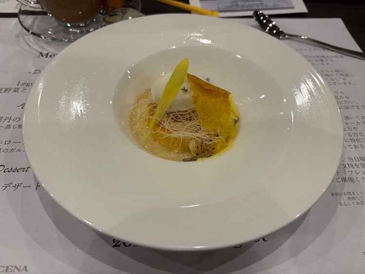 試食でいただいたデザート。甘酸っぱいアイスととうもろこしの自然な甘さがマッチしていて美味しかった。