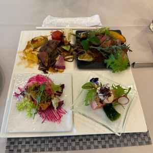 料理。とても美味しくて感動しました。同じ食材で和食とフレンチ選べるのが魅力的で、どちらも美味でした