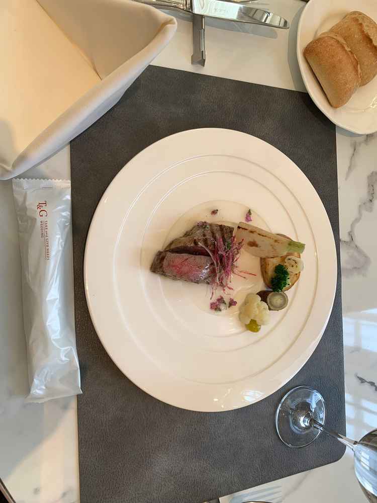 メイン料理の試食。とてもおいしかった。肉汁がたくさんあり口の中で溶けた。