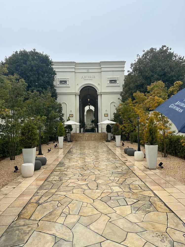 入口です。門をくぐった瞬間から、外の音は一切遮断されました。自分たちだけの空間。