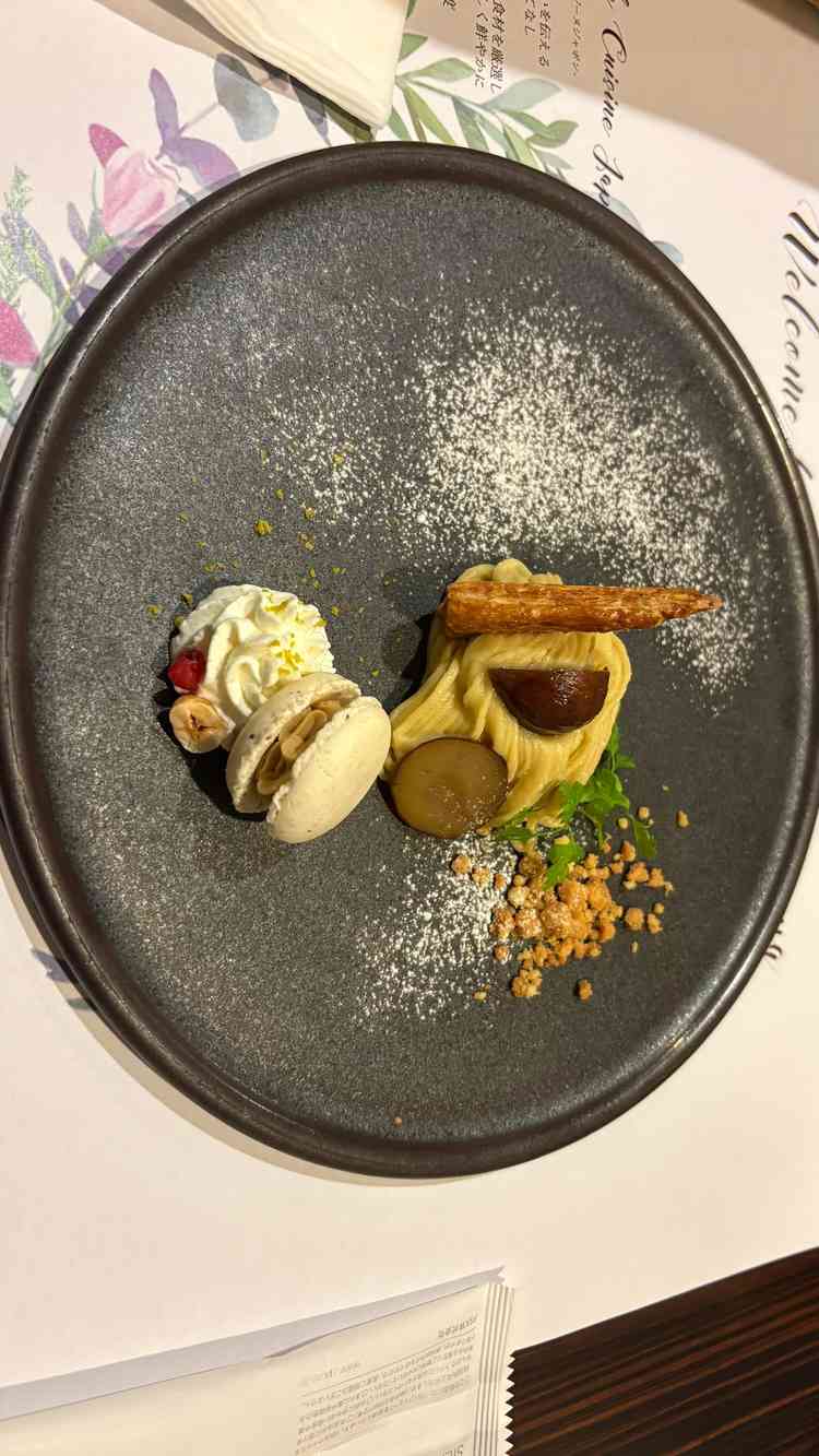 モンブランは、新郎の大好物でもあります。実際の式にも取り入れたいと思いました。