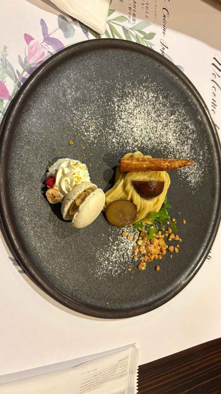 モンブランは、新郎の大好物でもあります。実際の式にも取り入れたいと思いました。