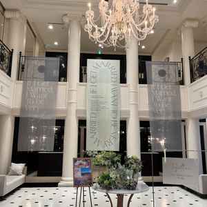 ロビーが吹き抜けで広いです