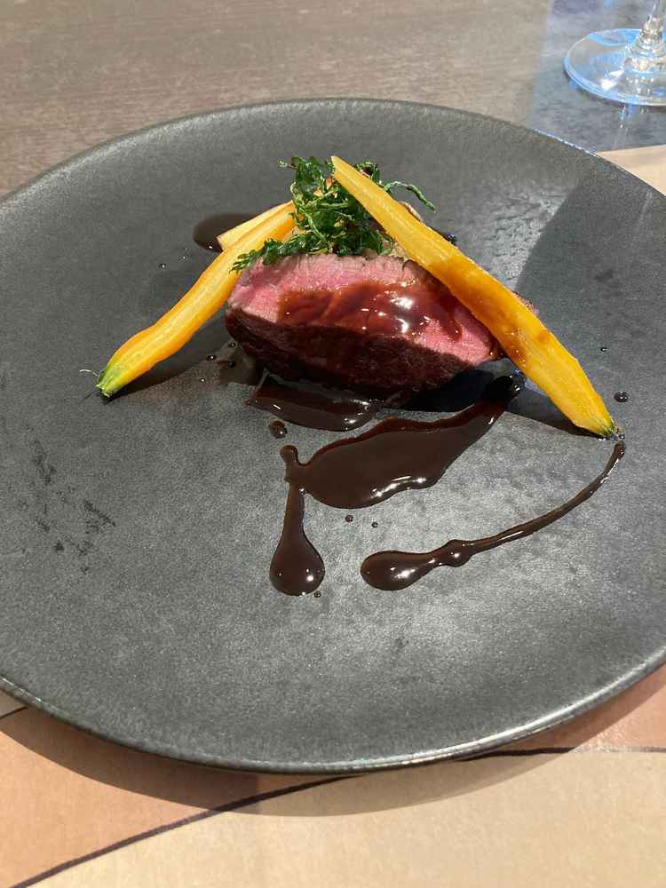 コース料理の牛肉