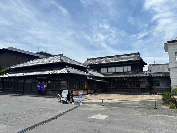 披露宴会場外観は、歴史を感じる上品な外観で、特別感のある雰囲気が印象的でした。
