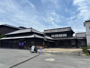 披露宴会場外観は、歴史を感じる上品な外観で、特別感のある雰囲気が印象的でした。