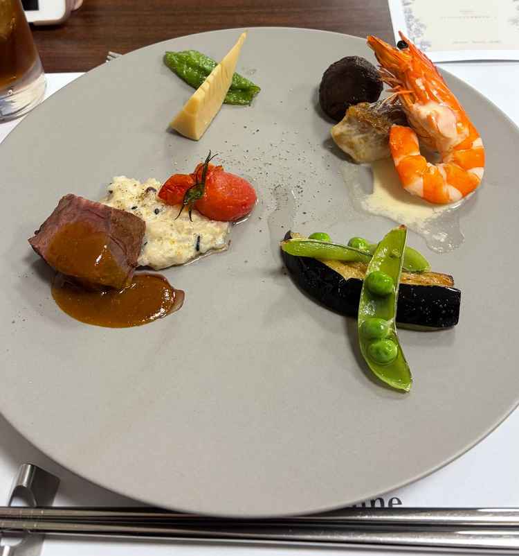 4種類のメニューをワンプレートにして試食をいただきました。お箸でも食べやすく良かったです。