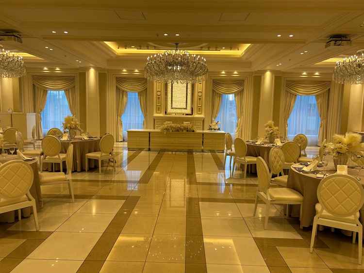 披露宴会場もアットホームな雰囲気でゲストと近い距離で披露宴が出来そうでした。