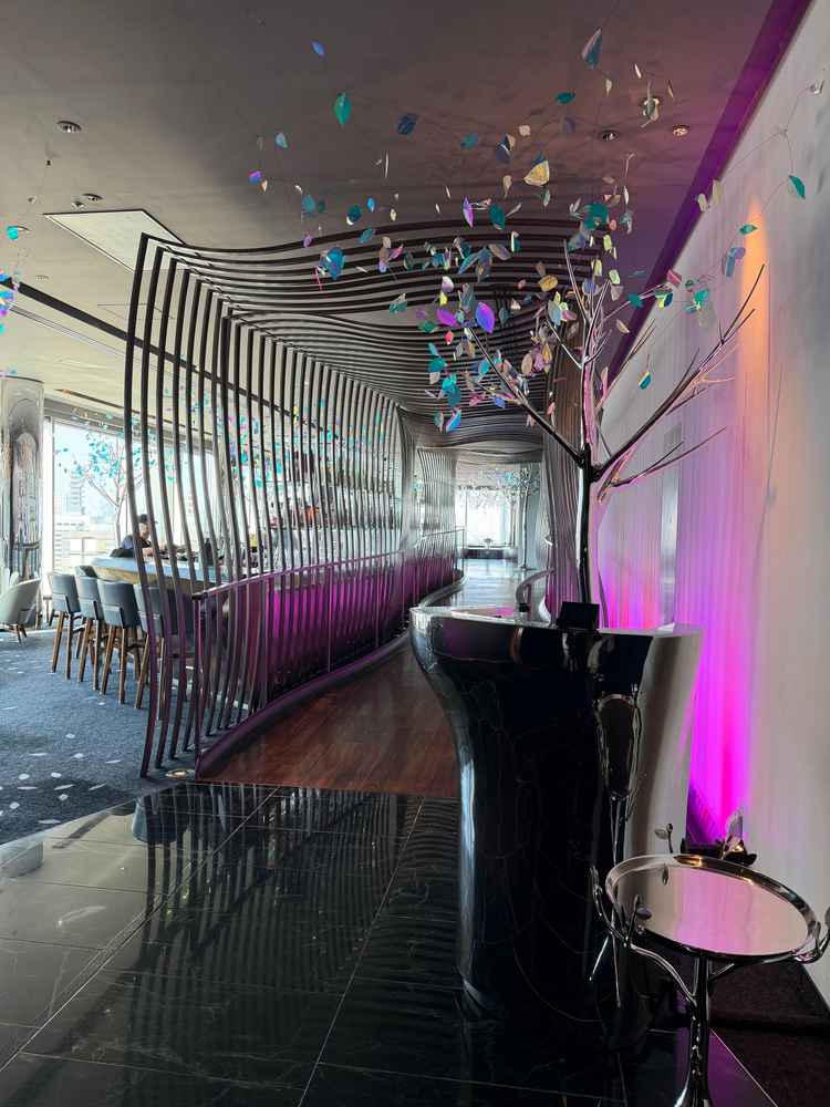 24階の写真スポットです。ホテルの中でもすこし雰囲気の違う写真が撮れるそうで、おすすめスポットです。