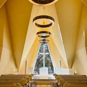 風の教会。白基調でとても素敵でした。